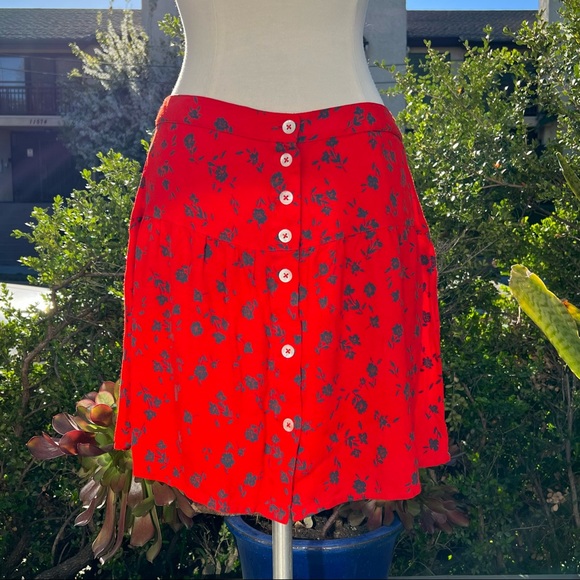 LEON & HARPER Button Front Floral Print Red Mini Skirt A Line Size Small - Picture 8 of 8